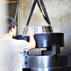Tornitura di precisione e medio grandi dimensioni